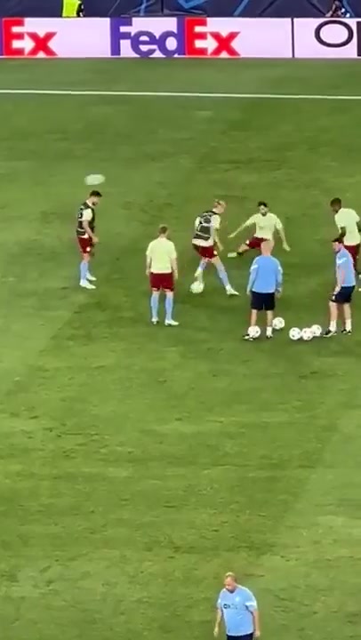 （孙明明打球怎么样）当孙明明出现在野球场上 这身高还怎么一起玩耍！