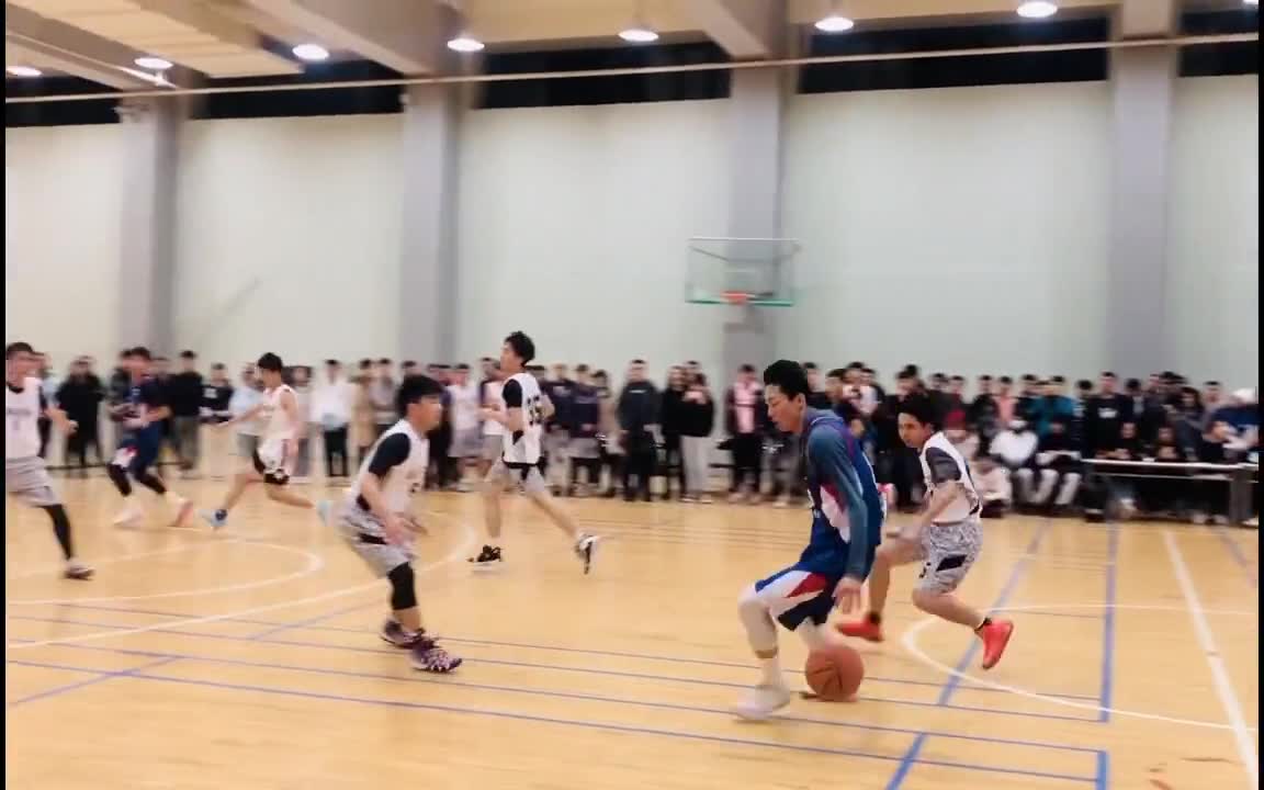 （打球前,记得手上抹胶水吗）打球前，记得手上抹胶水