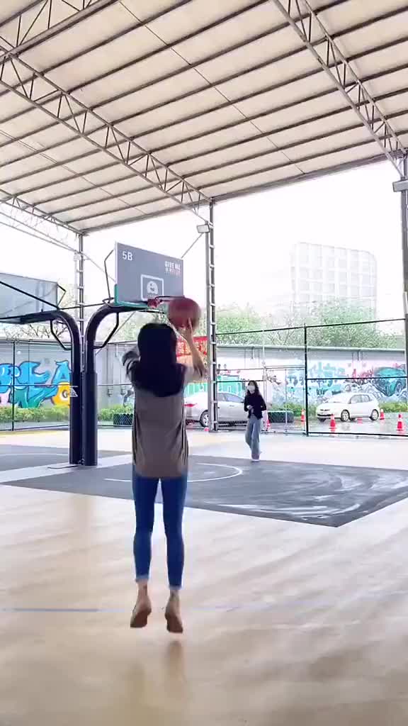 （喜欢打篮球的男孩子喜欢什么女生）据说喜欢打篮球的男孩更想找这样的女生当女友？