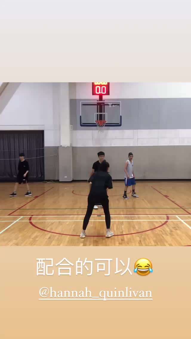 （周杰伦老婆昆凌好身材）就爱玩花里胡哨！周杰伦与老婆昆凌这配合如何？