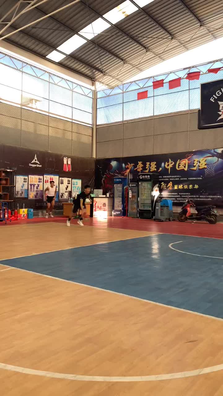 （云南滑翔机扣篮视频）打几分？云南滑翔机的滑翔扣篮秀