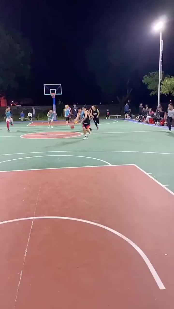 （这动作是在打球英语）这动作是在打球?