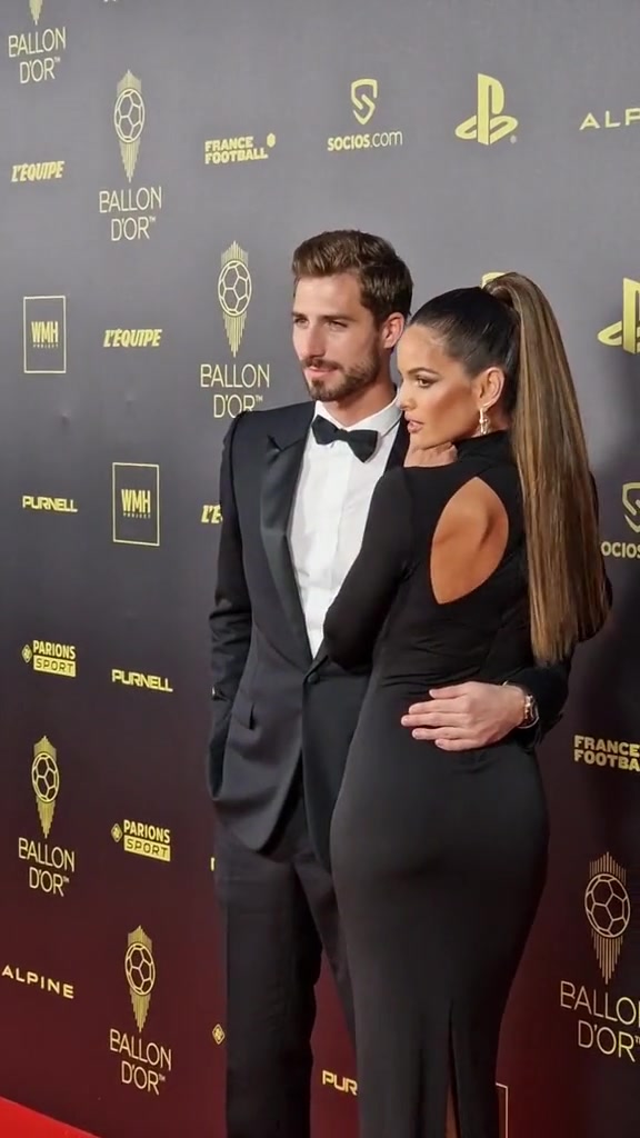 法兰克福门将携带娇妻参加金球典礼（法兰克福守门员）