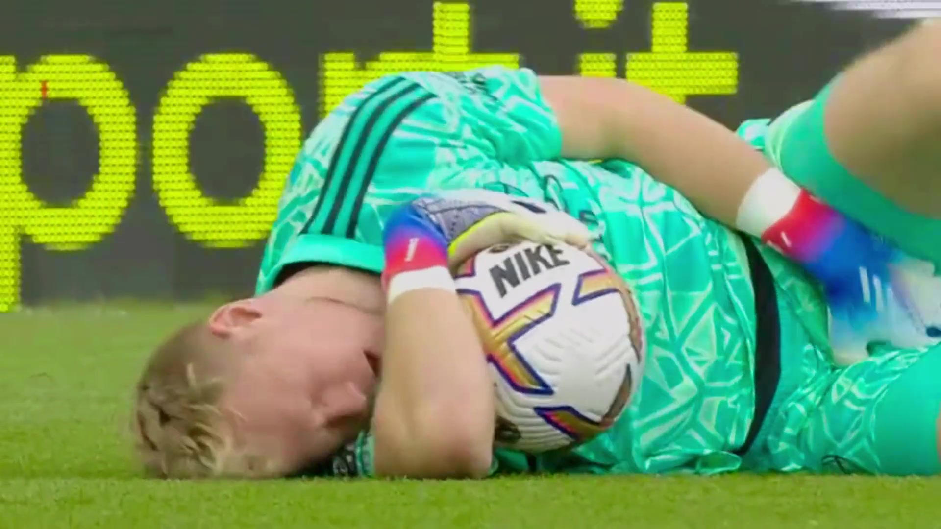 运动不间断！书豪今日箭步蹲&臂屈伸训练