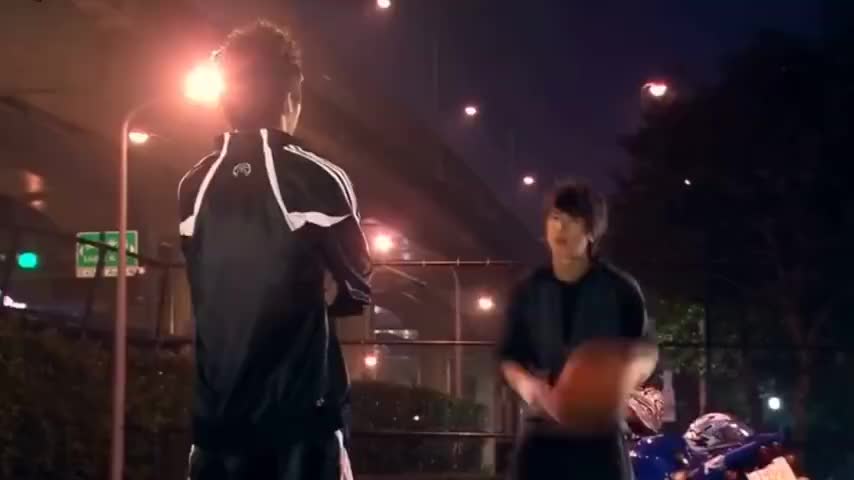 没有比赛的日子，那就只能看看《篮球火》找找乐子
