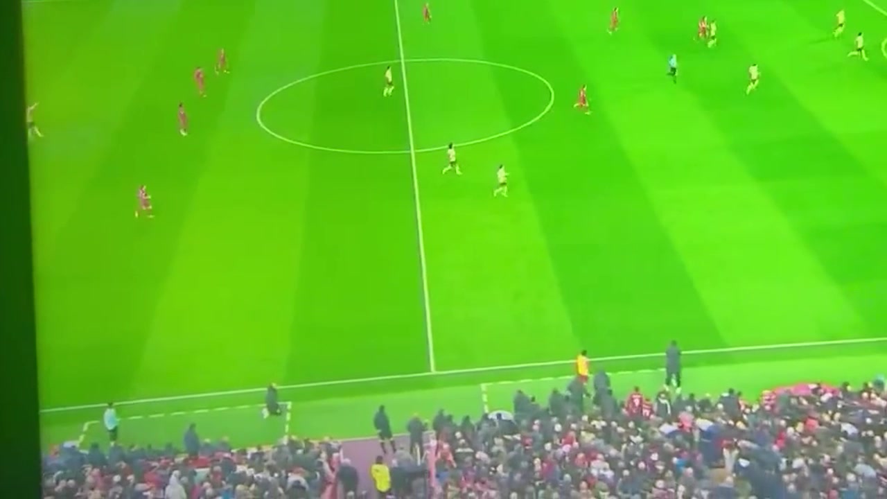 （妹子打球）哈哈哈！妹纸打球太可爱啦