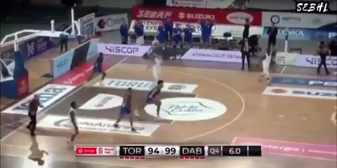 没人防的情况这样受伤真是亏大了！这摔的看着都疼！