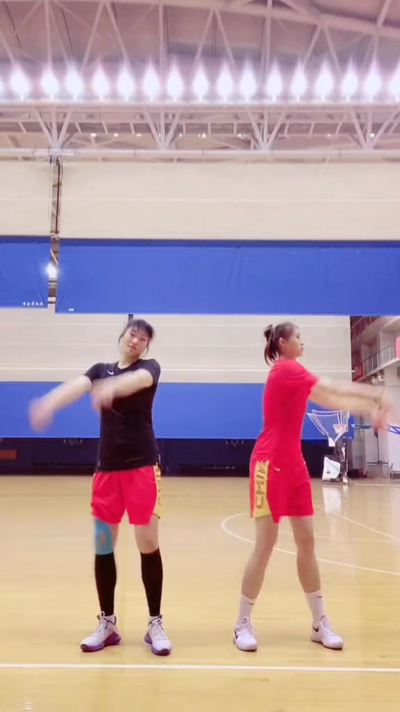 （螃蟹舞lisa是哪一期）欢乐！李梦跳lisa的螃蟹舞