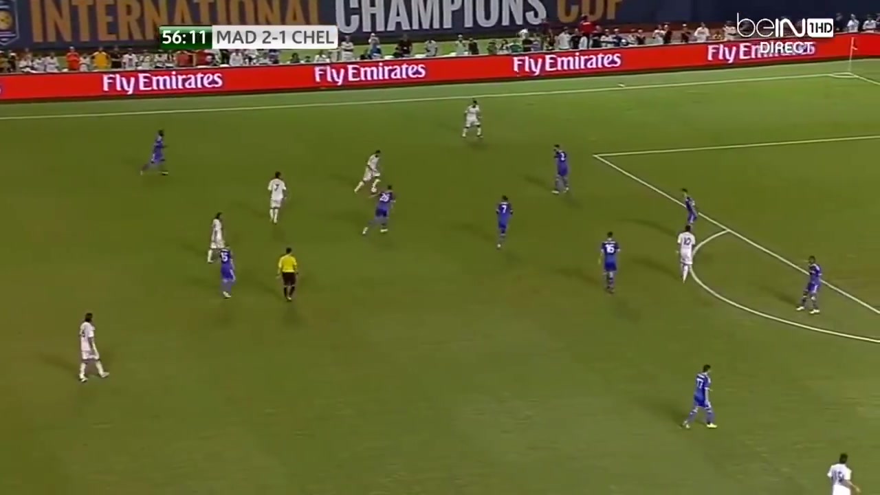 （如何看待李宁回应易建联）李宁当年回应易建联扔鞋事件：尊重运动员，但也请尊重规则