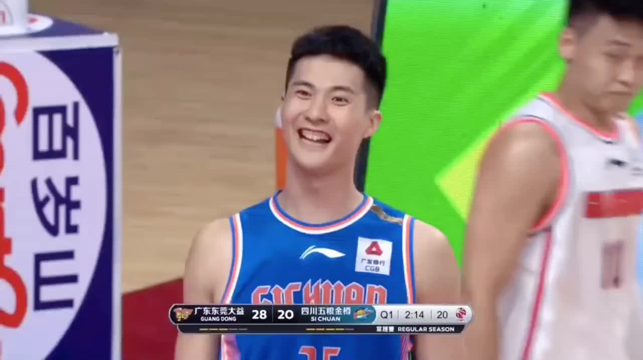 （朱松玮cba比赛）CBA新颜值担当？朱松玮赛场帅气镜头合辑