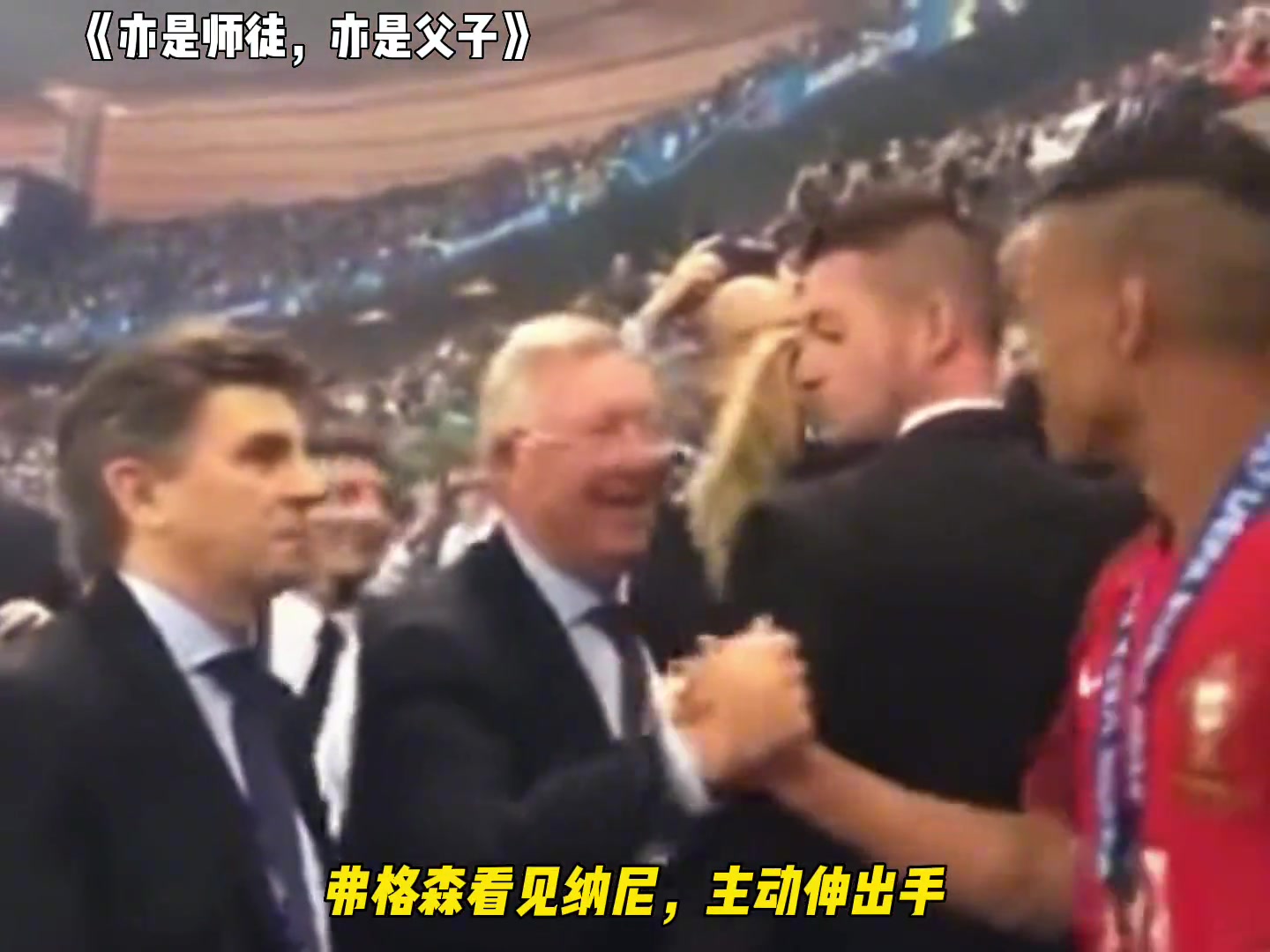 （花式投篮视频）妙啊！小伙子秀花式投篮