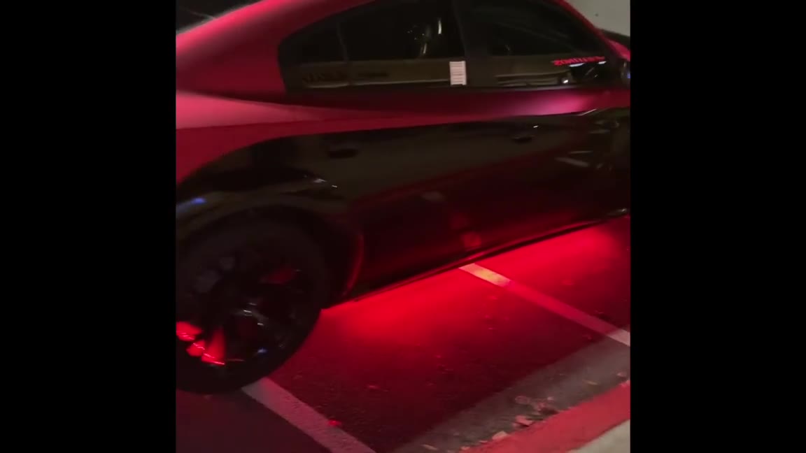 （奥胖全名）奥胖在ins晒一辆豪车 有吧友知道这是什么车么？