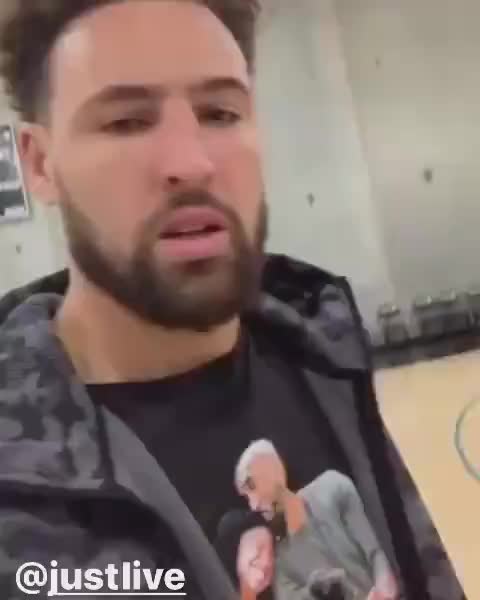 （克莱汤普森 科比）克莱汤普森身穿科比Gigi纪念服训练