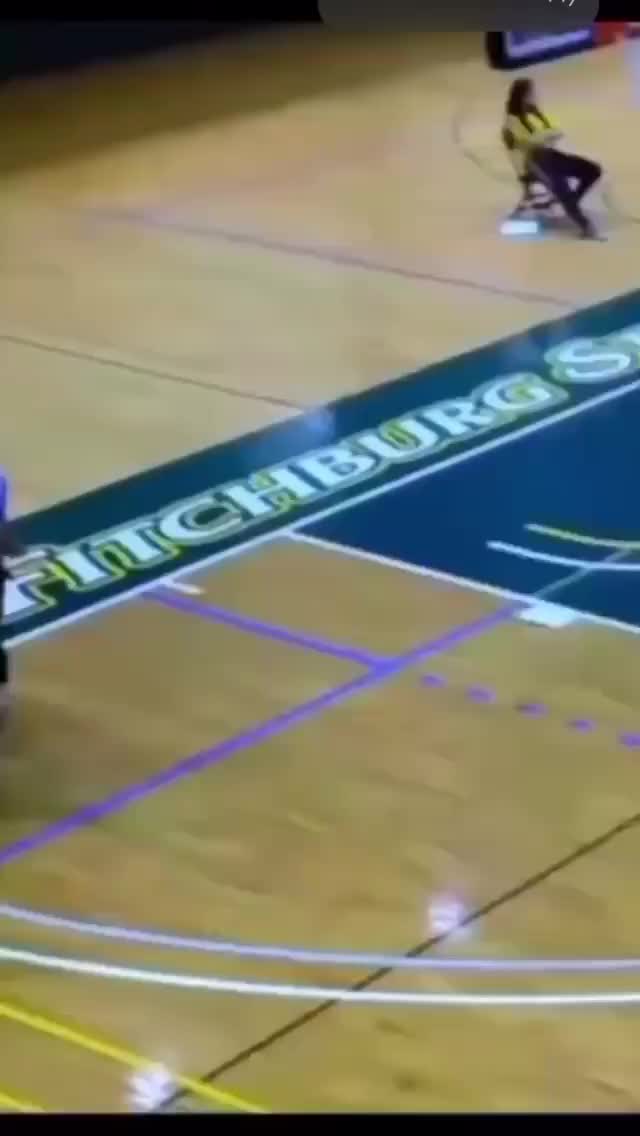 （在场上遇到这样的防守该怎么办呢）在场上遇到这样的防守该怎么办？