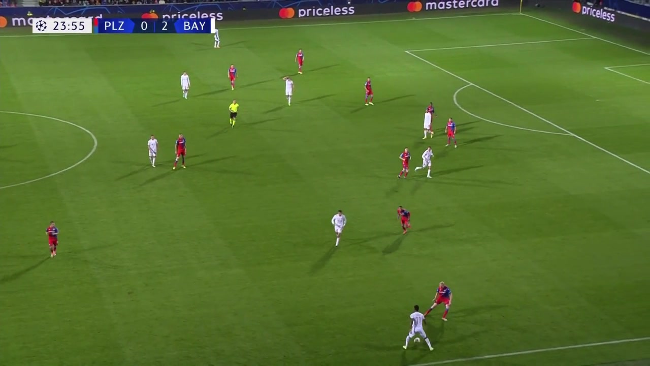 穆勒横传萨内巧妙漏球 格雷茨卡推射扩大比分（德甲-穆勒助攻格雷茨卡一击制胜 拜仁1-）