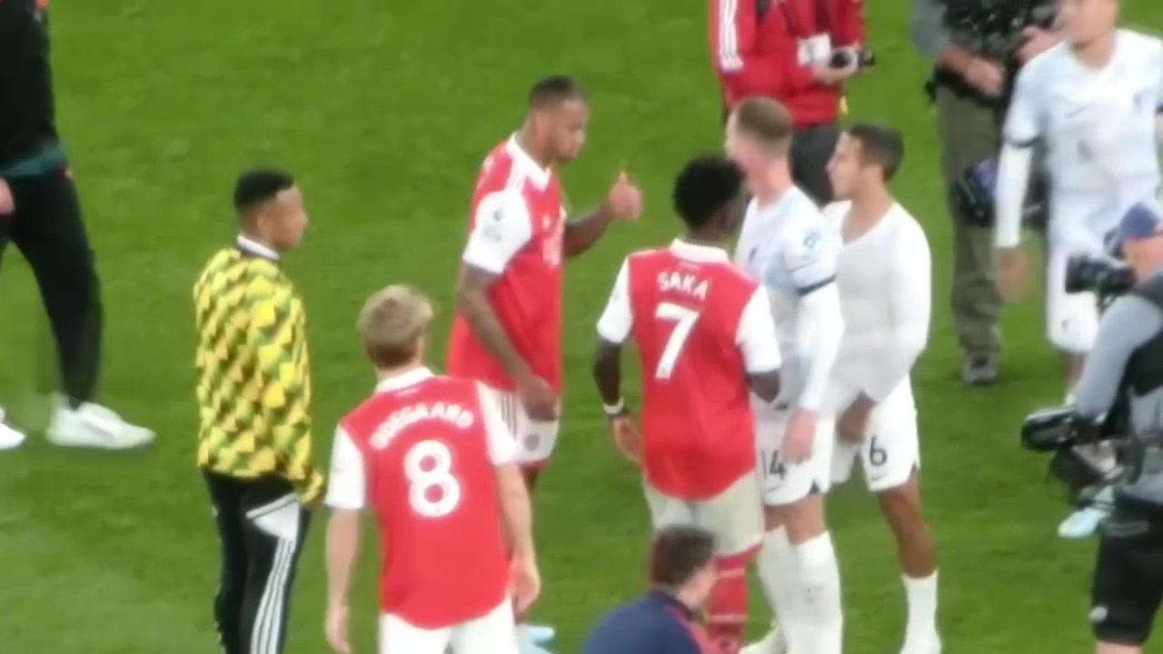 （艾弗森谈与科比的回忆:一起吃完饭,我去夜店他去训练）艾弗森：其实我和科比没啥私交，多希望曾经能跟他关系好一点