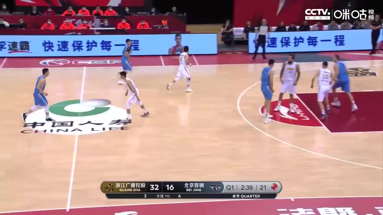 （方硕砍19+8打出久违好球 三分8投5中）化身超巨！方硕三分10中6砍下30分8助集锦