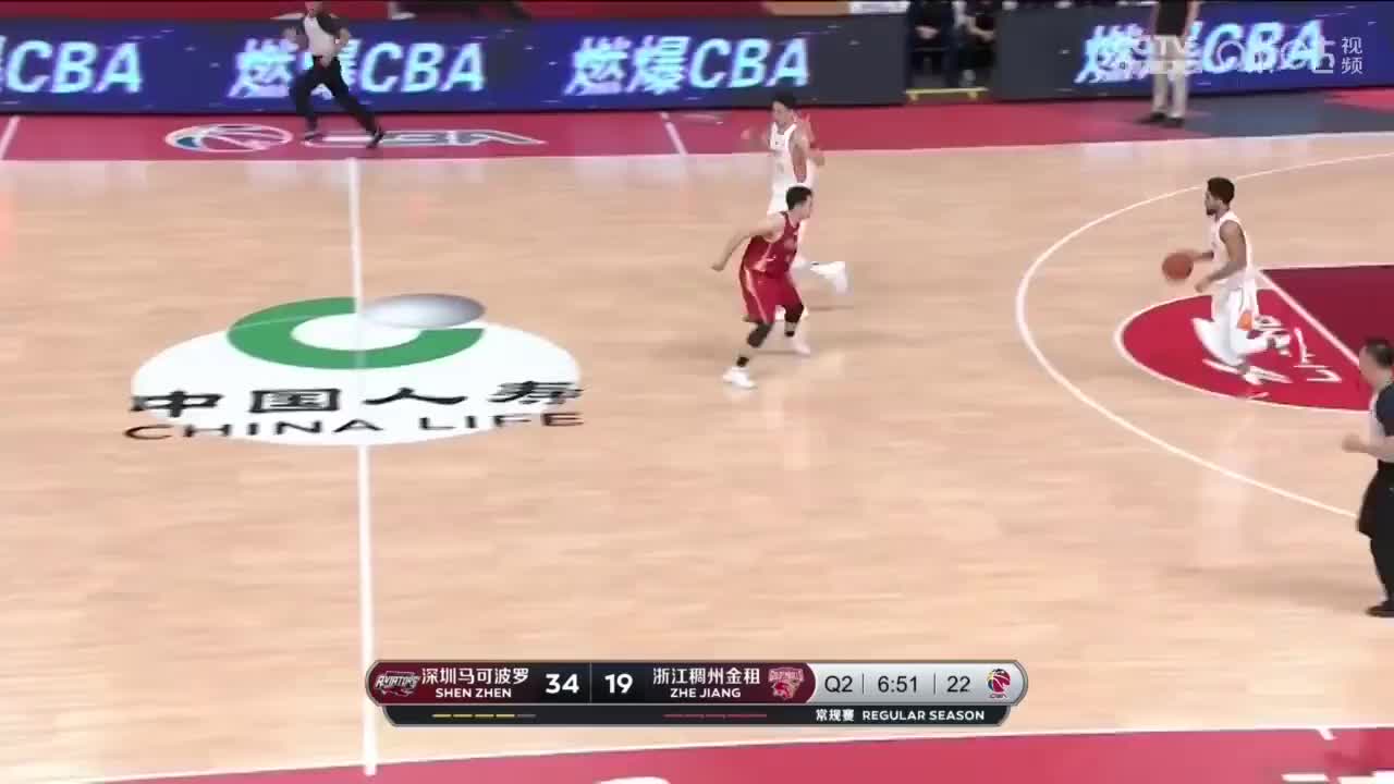 （沈梓捷隔扣3人）解说都嗨了！沈梓捷隔着三人起飞单臂残暴隔扣