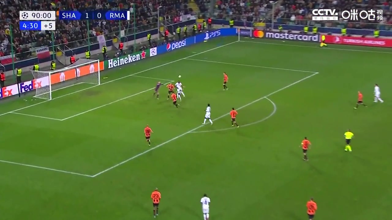 暖心！赛后辽宁球员纷纷跟郭士强指导打招呼