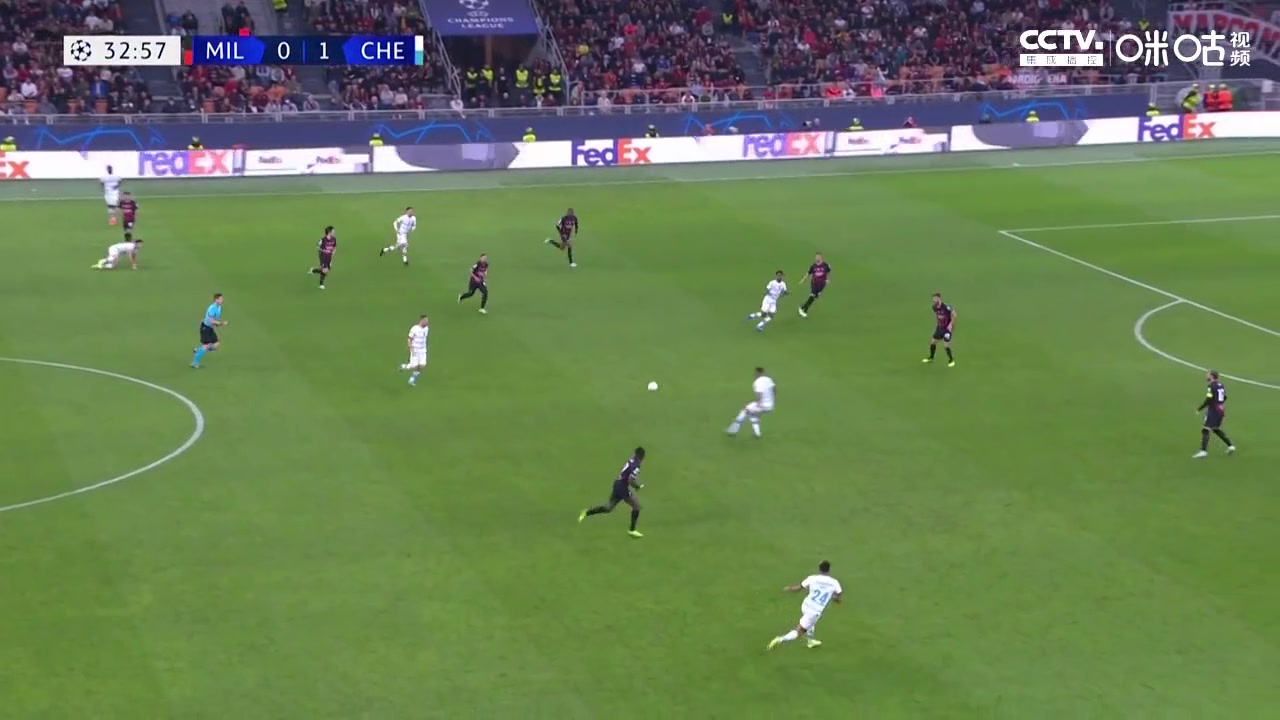 （朱松玮受伤视频）24岁生日快乐！朱松玮被砸蛋糕