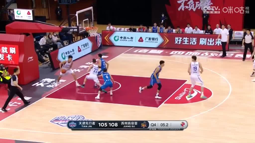 （孟子凯篮球）CBA JR？孟子凯最后落后3分选择上篮 自己一脸懵圈