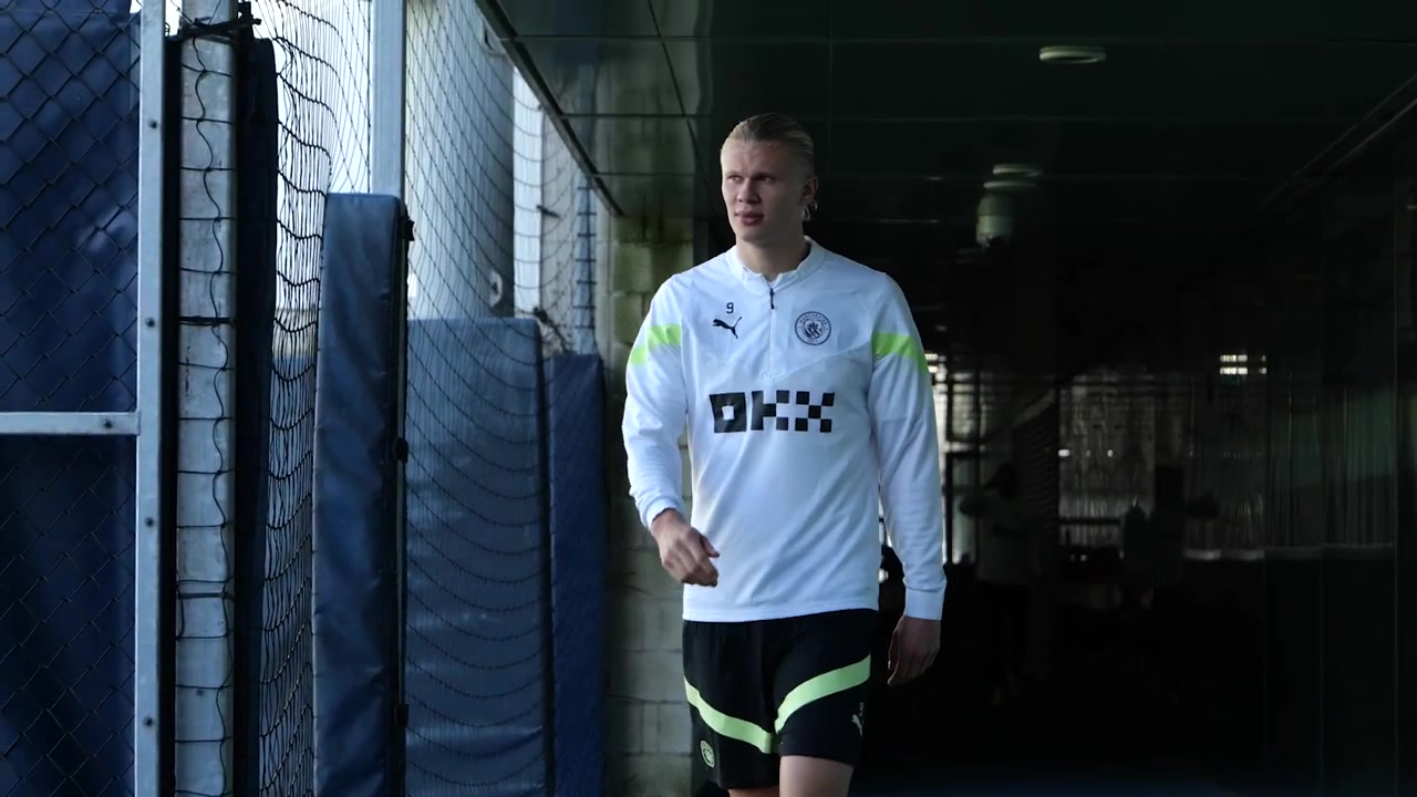 （打架直接打脸）怼到脸上了！打架就打架 非得带个球