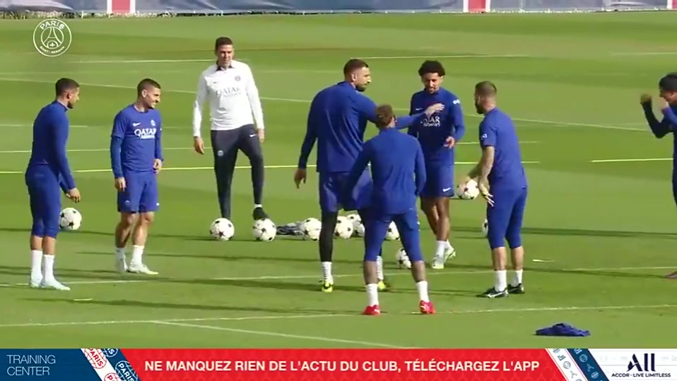 （怎么回事小老弟没吃饭吗图）没看清楚 怎么回事小老弟？