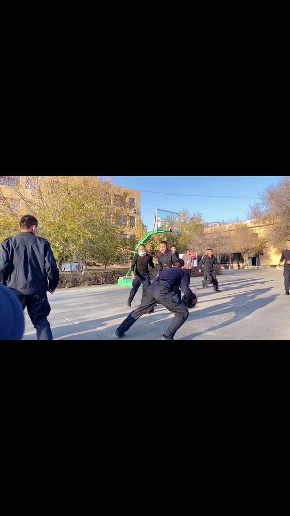 （变向后撤步视频）这记变向加撤步像谁？