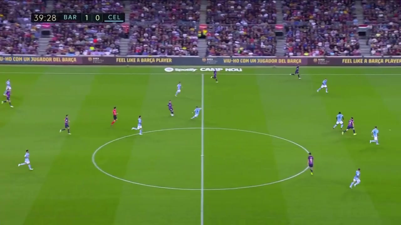 （李根比赛视频）李根上篮肘部打到唐才育 裁判判罚李根违体