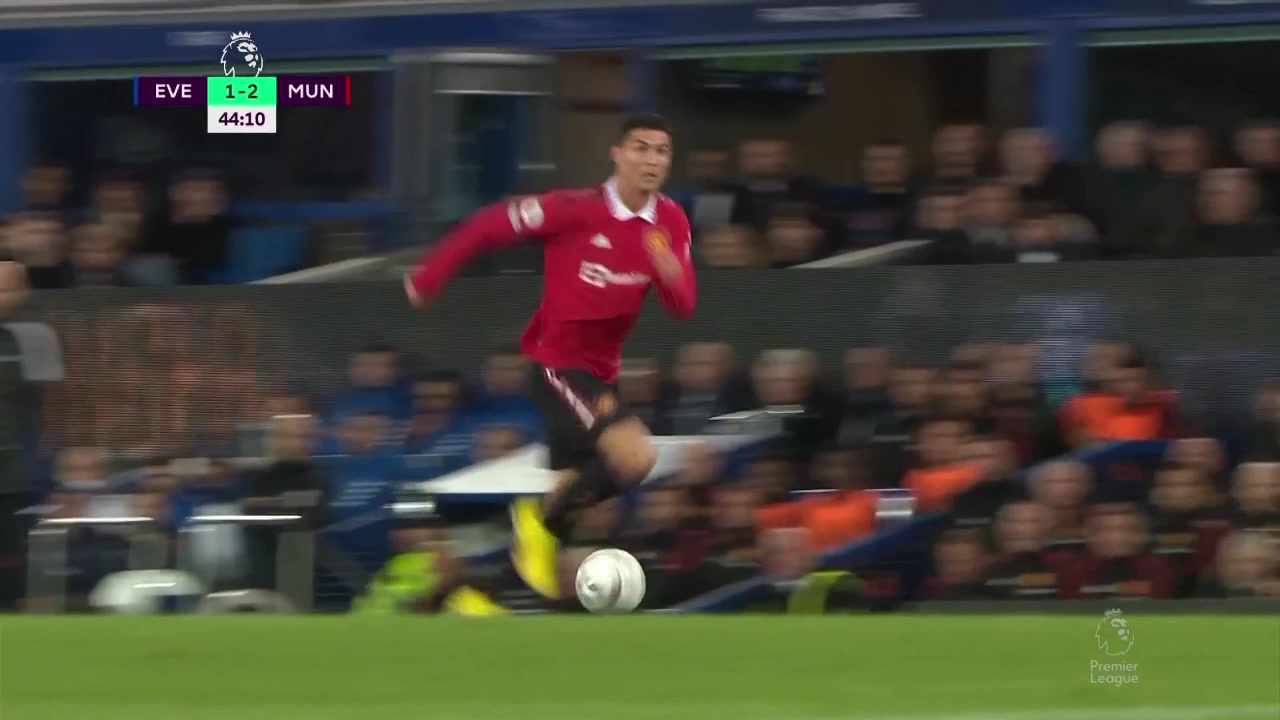 拦不住啊！小伙子犀利1V5上篮