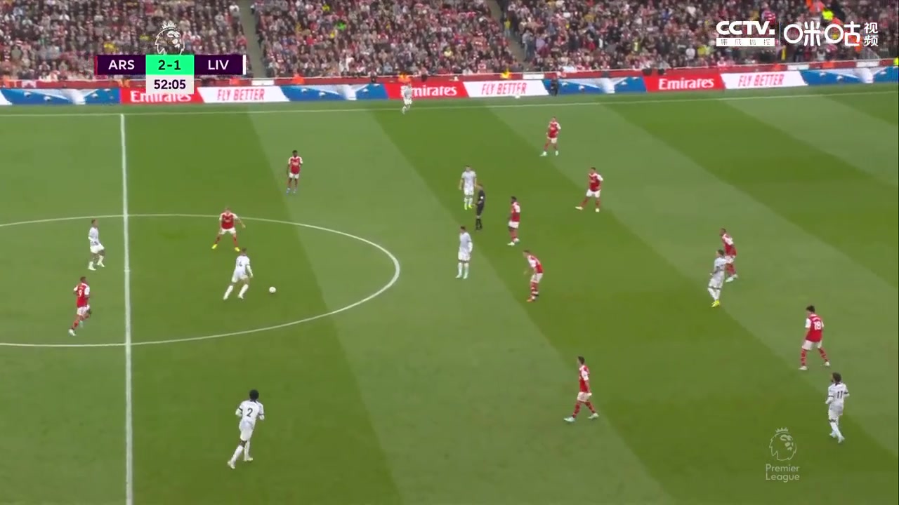 （史鸿飞在哪个队）史鸿飞落地踩到万圣伟的脚 万圣伟被判违体犯规