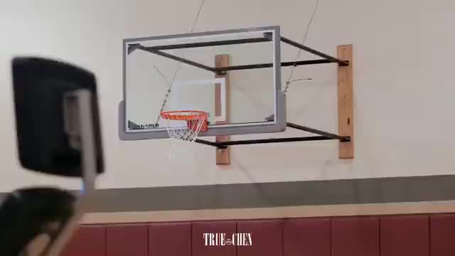 (莫兰特最新训练)训练间隙放松下!莫兰特这球是拍了几遍才进的?