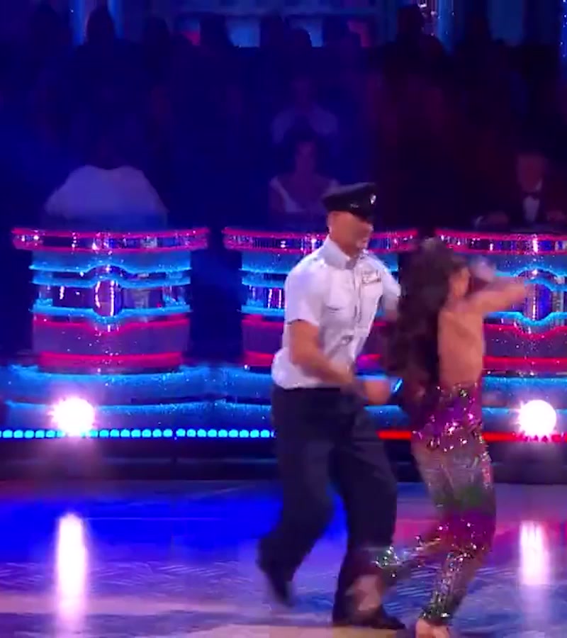 （赵锦洋最新）赵锦洋发布会发言略显青涩 杜锋在一旁露出了慈父般的微笑