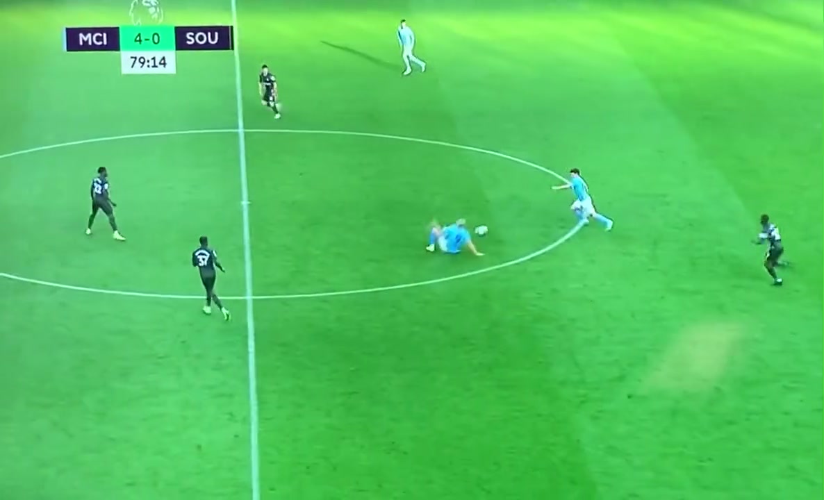 （杜锋阿日单挑）阿日你怕了没？杜锋不满其表现 又爆粗又死亡凝视