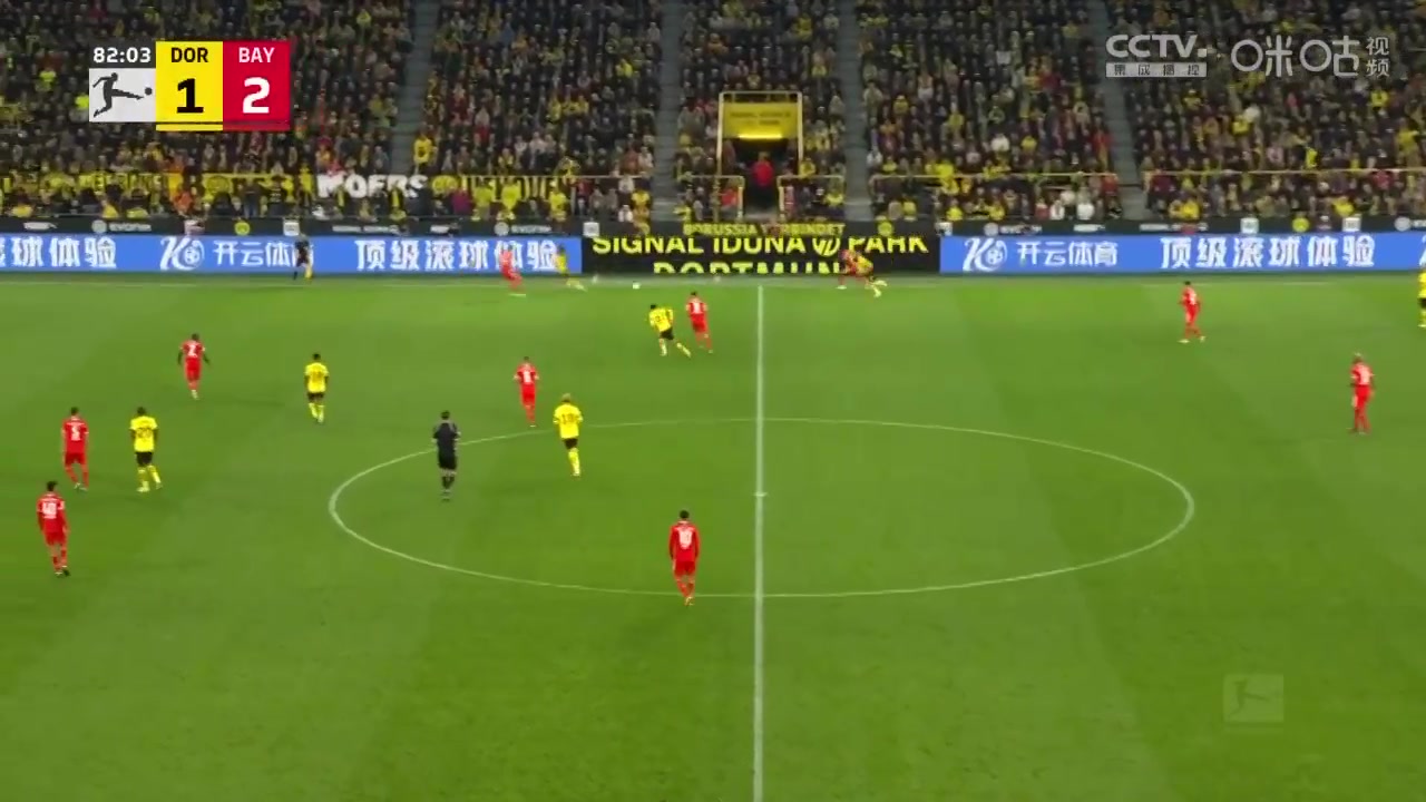 阿德耶米右路突破传中 莫德斯特门前绝佳机会射门踢疵了（阿德耶米 fm）