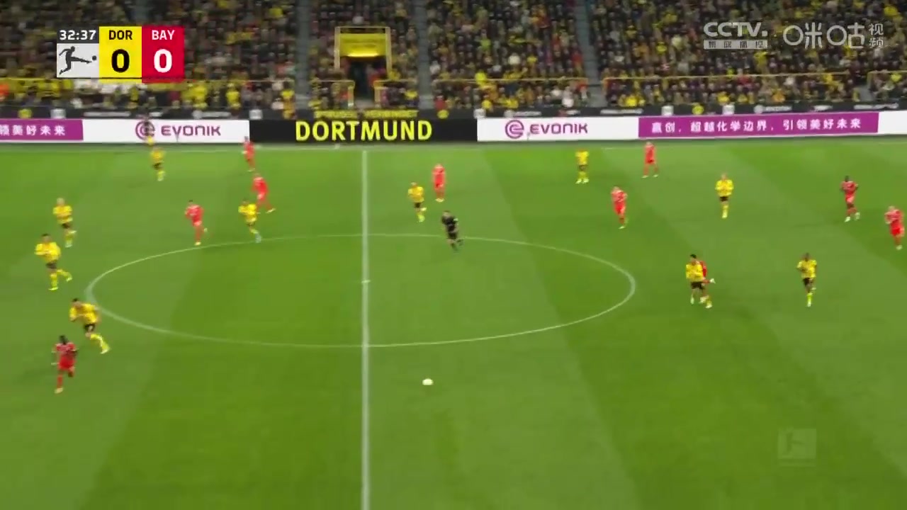 穆西亚拉送助攻 格雷茨卡远射破门 拜仁领先多特！（穆西亚拉选择英格兰）