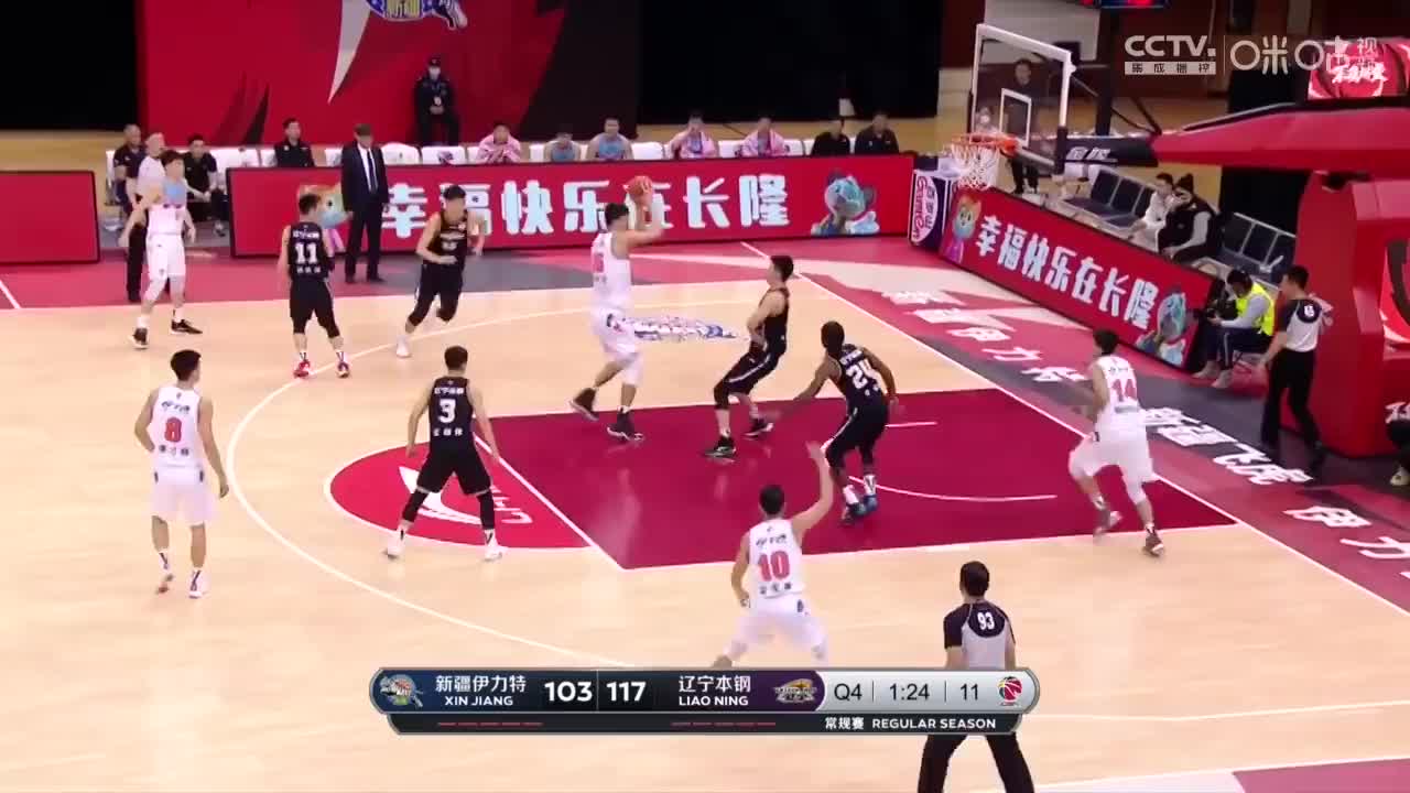 （张镇麟挑战杨鸣）张镇麟被判假摔吃技术犯规 杨鸣：他也没摔啊？？