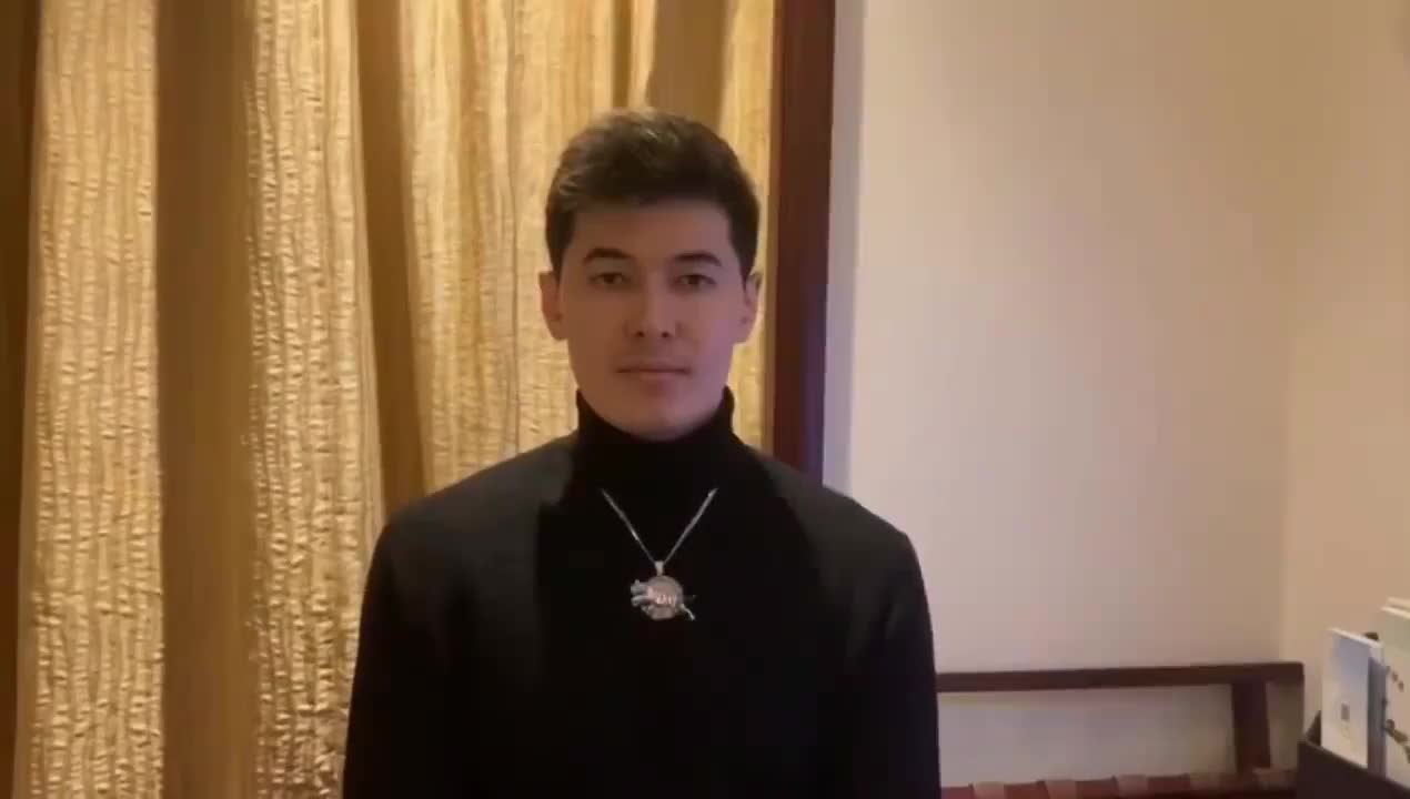 暖心！爷爷辈球迷重症住院仍询问阿不都近况 后者送球衣致谢加油