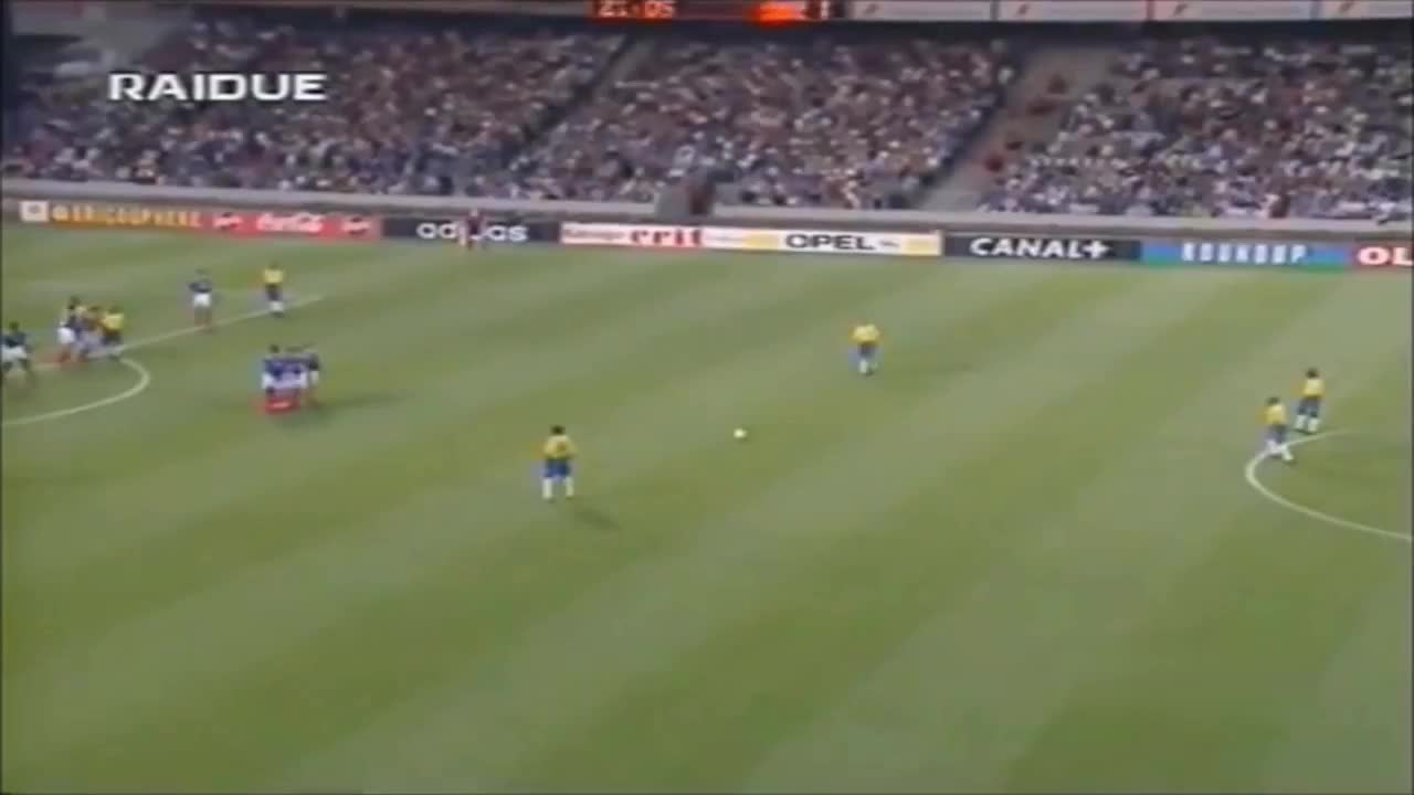 （广东男篮队长王骁辉）脏！广东反击 王骁辉绊倒威姆斯 判夺权犯规直接驱逐