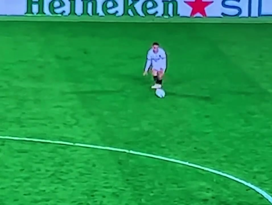 （周琦踮脚摸框）这大长腿被“限制”了！周琦踩格子脚步训练感受下