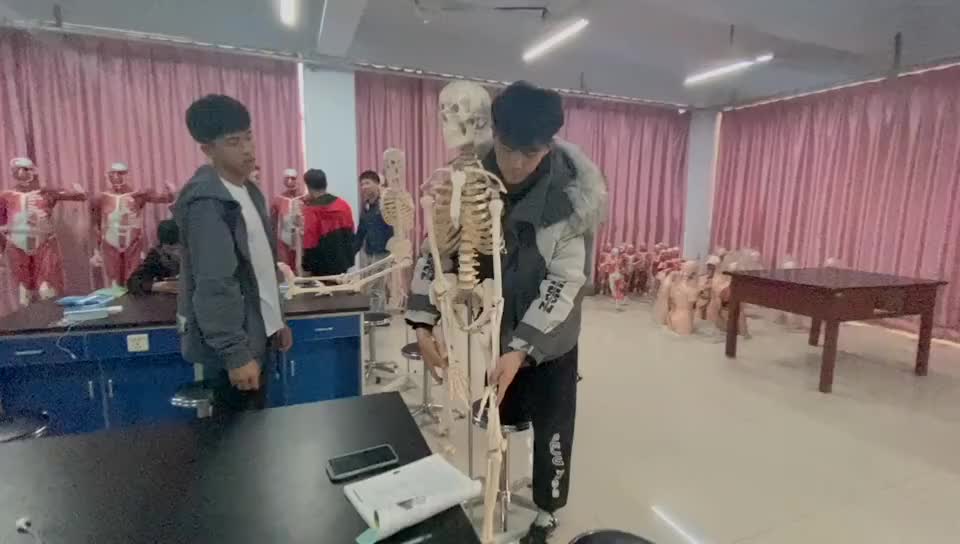 （小伙子:需要我手把手教你投篮吗视频）小伙子：需要我手把手教你投篮吗？