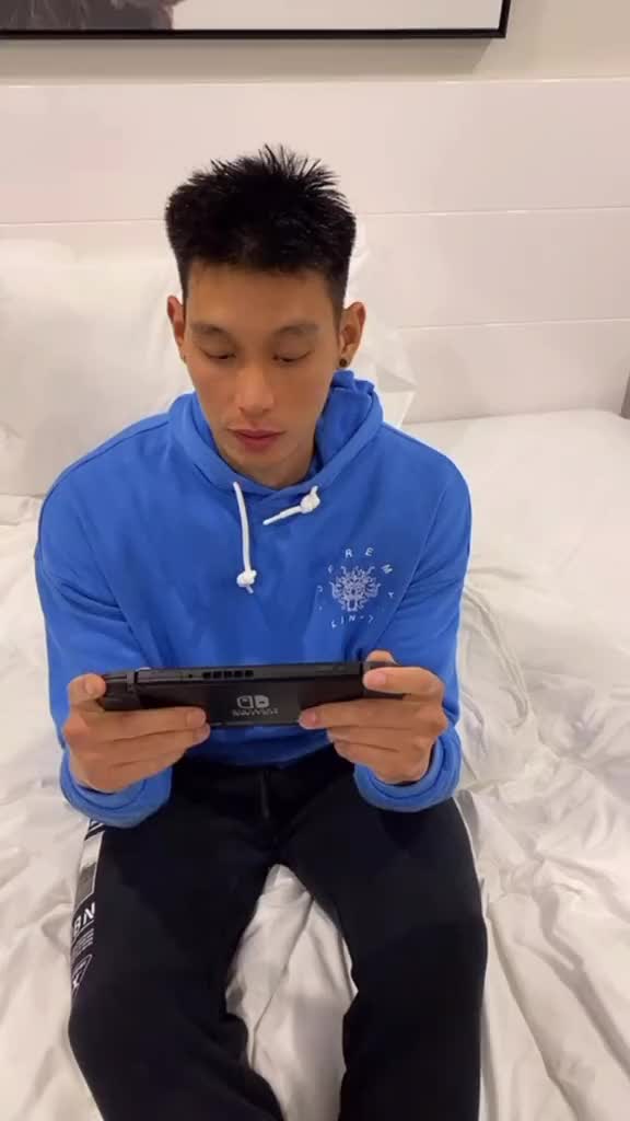 我去头痛！书豪拍搞怪视频