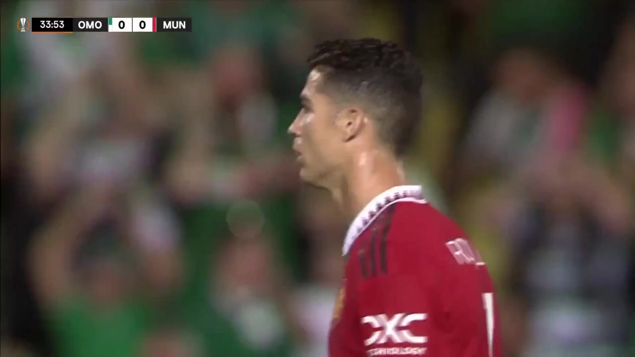 马拉西亚失误被断球 奥莫尼亚快速反击攻破曼联（马西奥拉菲尼亚）