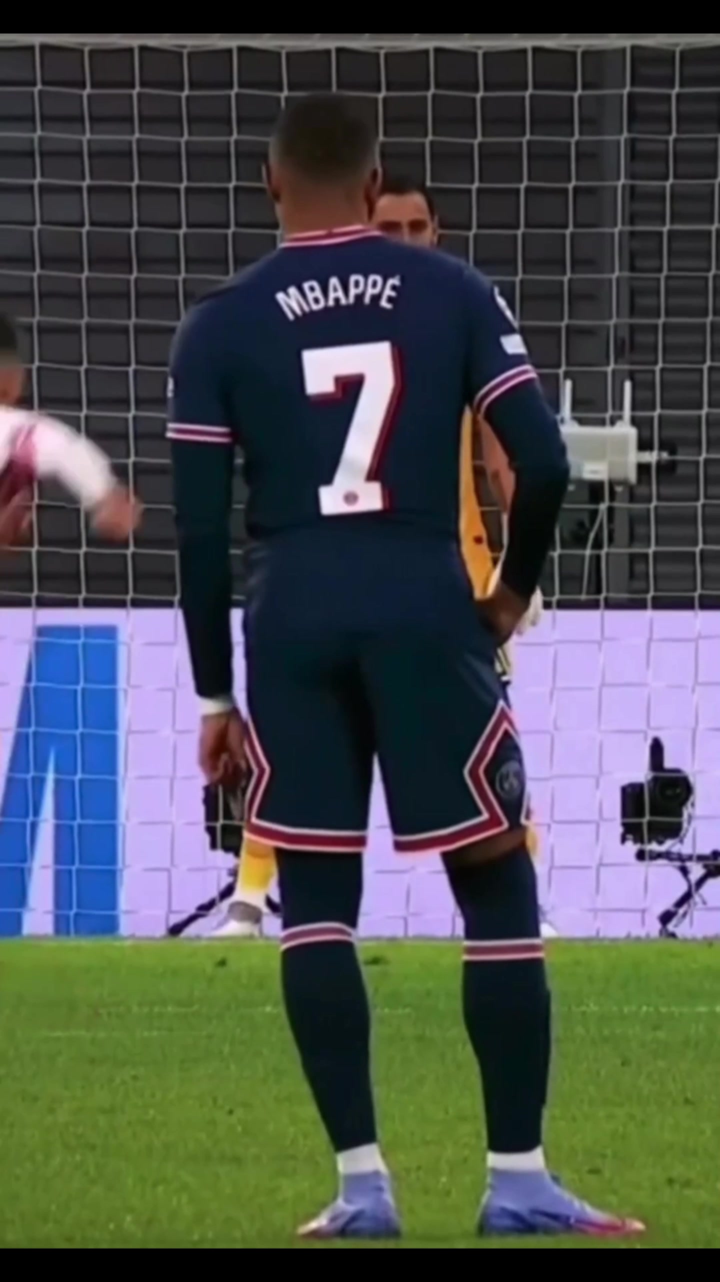 姆巴佩：一切听我指挥！（姆巴佩唱歌）