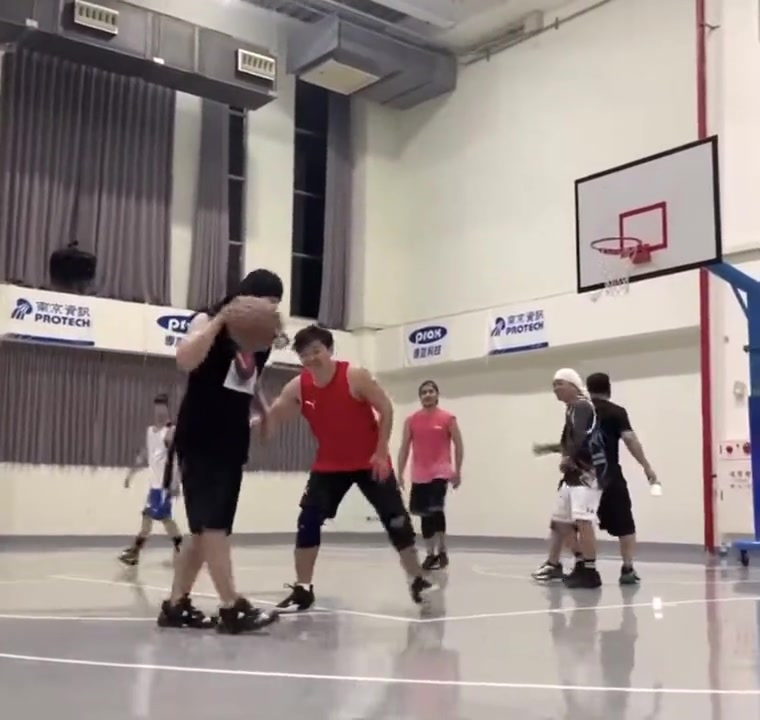 （你们的杰伦又来秀操作啦表情包）你们的杰伦又来秀操作啦