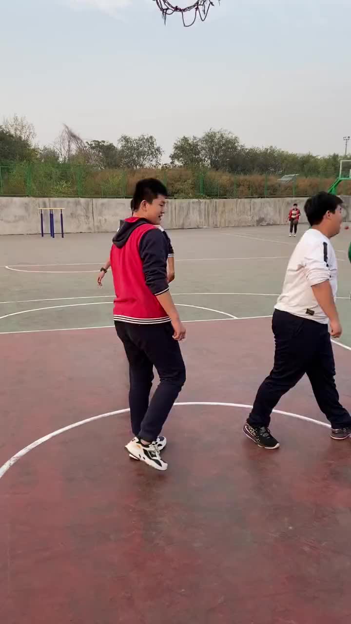 （周琦n ba）据说这是“周琦”早年野球场珍贵影像？