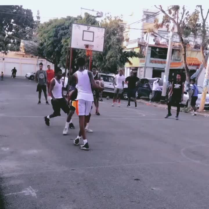 （独臂黑人篮球运动员）励志！来看看黑人独臂少年