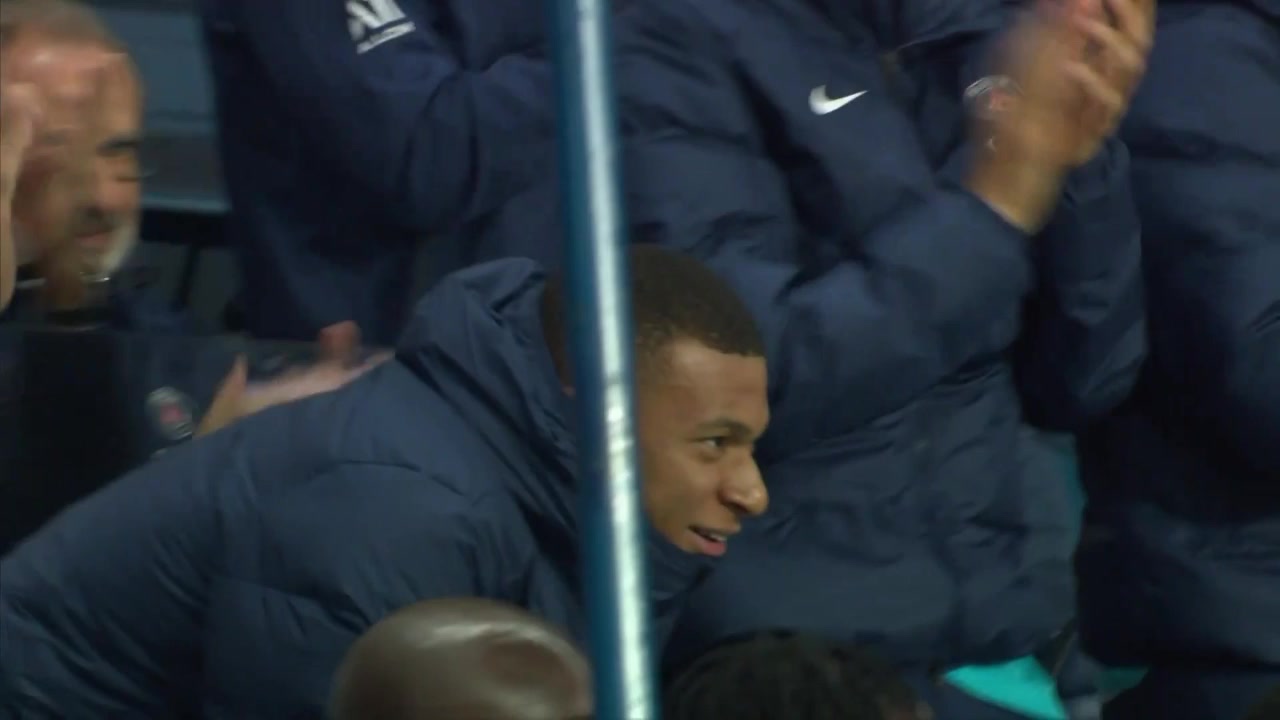 （中国模仿帝模仿王哲林）中国模仿帝再演王哲林 但这次的主角显然不是他