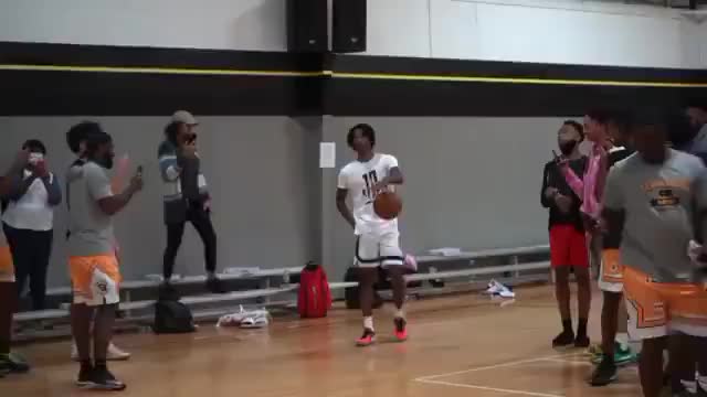 (莫兰特新秀)炸裂弹跳!莫兰特秀跃人暴扣引全场惊呼