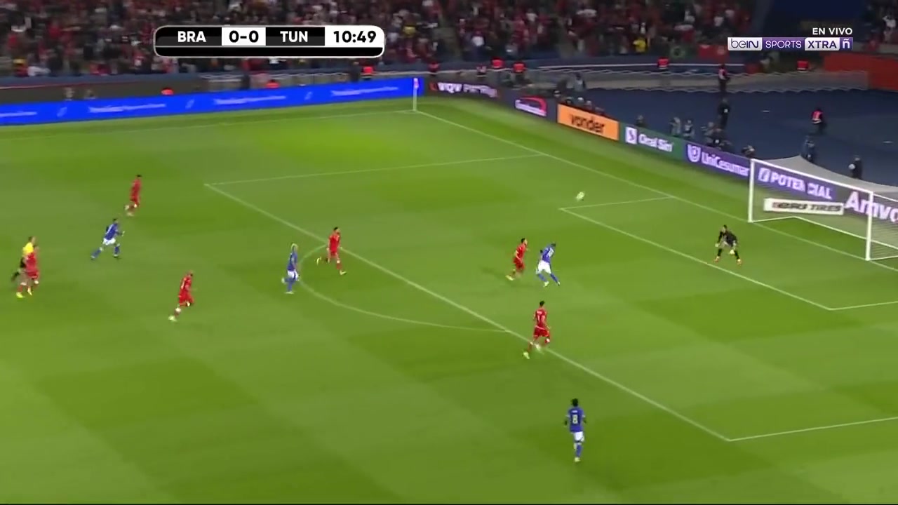 技惊四座！卡塞米罗长传至禁区 拉菲尼亚头球吊射破门（卡菲休x米拉扬）